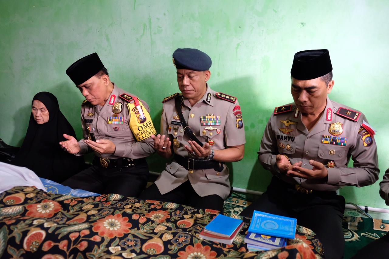 Kapolda Riau Turut Berbela Sungkawa Meninggalnya Seorang Personil Satuan Brimob Polda Riau 